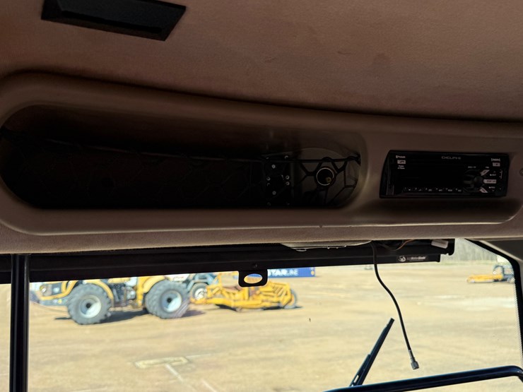 2016-case-ih-magnum-310-image-43