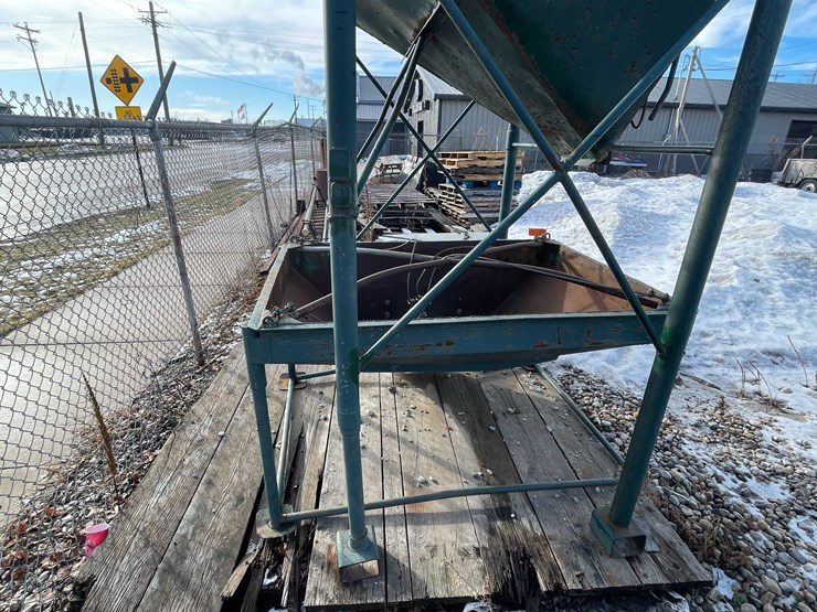 #2269-•-(2)-metal-hoppers-image-13