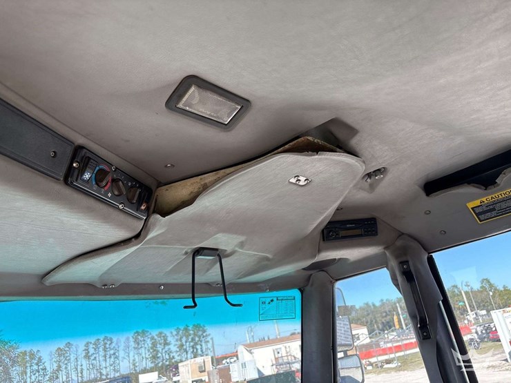 2006-deere-250d-image-24