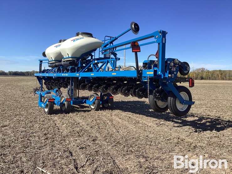 2014-kinze-3600-image-8
