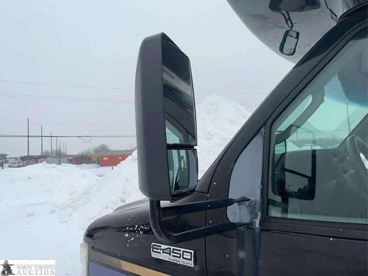 2009-ford-e-series-s/a-24-passenger-bus-image-36