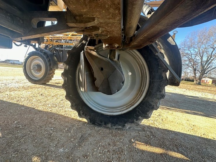 #4295-•-**rogator-900c-4x4-self-propelled-sprayer-agca0900lnnnl1061-image-9