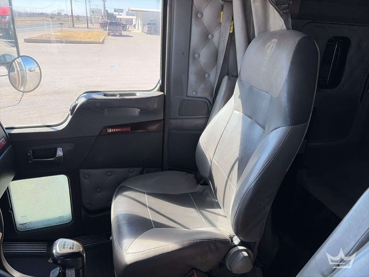 2012-kenworth-t800-image-23