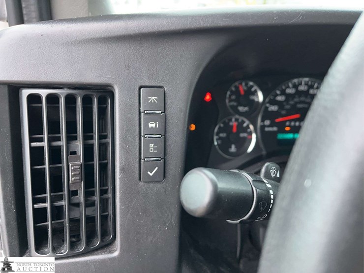 2016-chevrolet-express-g3500-image-21