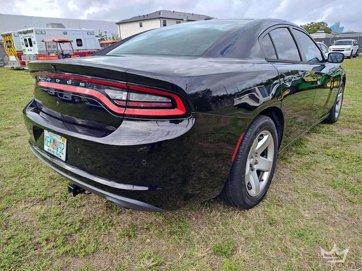 2018-dodge-charger-sedan-image-4