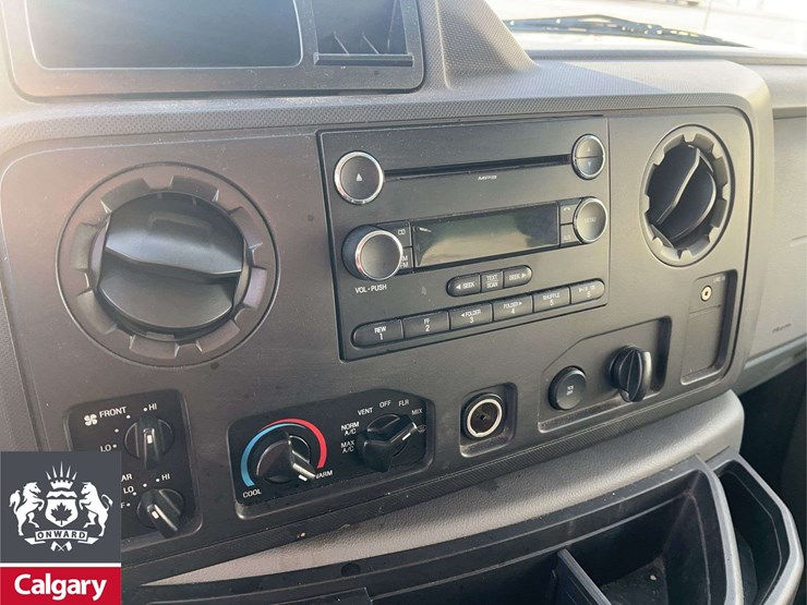 2011-ford-cargo-image-16