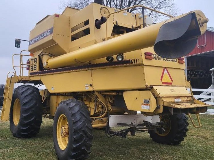 new-holland-tr88-image-5