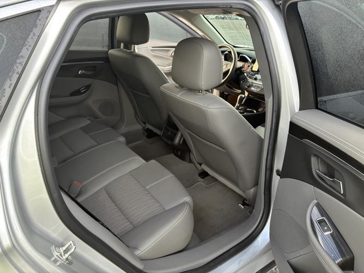2019-chevrolet-impala-sedan-image-10