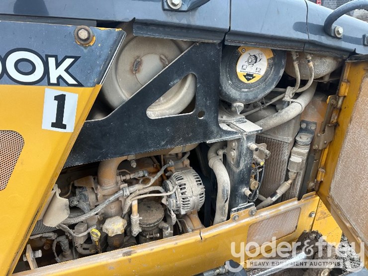 2016-deere-700k-lgp-image-22