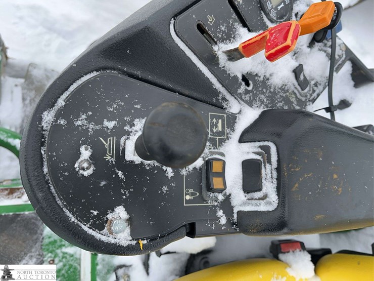 2013-john-deere-7400-image-14