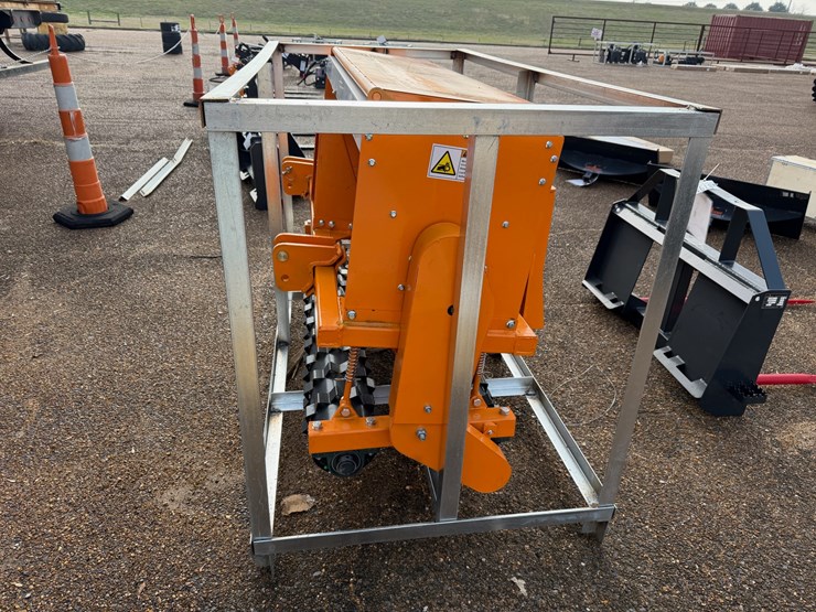 #7917-•-land-honor-sd-22-72w-no-till-drill-image-4