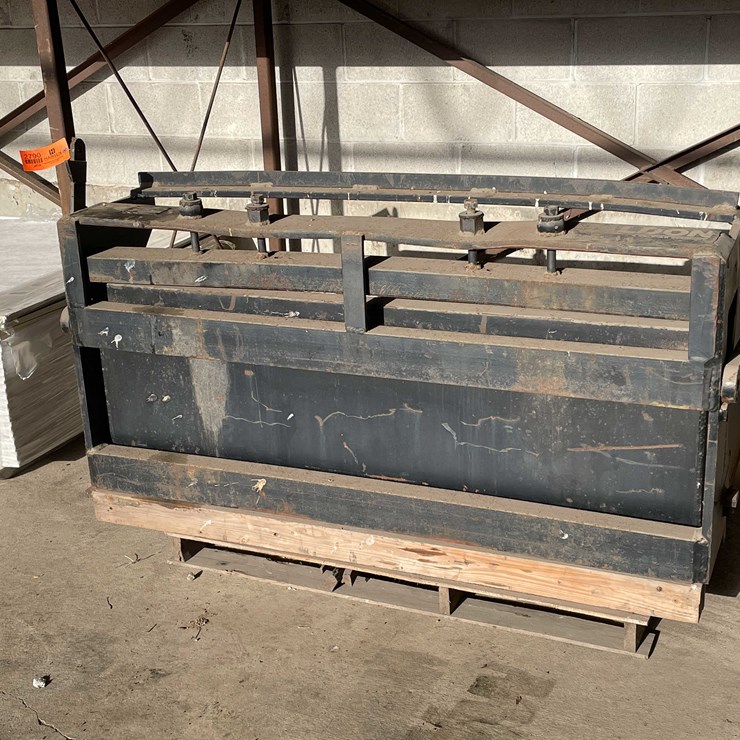 #2790 • Waldon Dumping Forklift Bucket