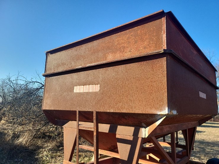 mccurdy-hopper-wagon-w/farmers-pride-running-gear-image-9