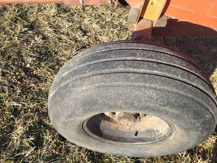 hopper-wagon-w/westendorf-running-gear-image-11