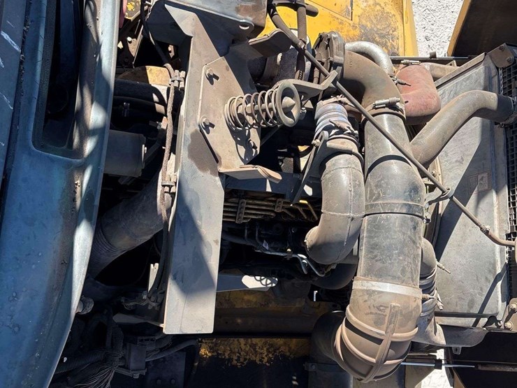 2006-deere-250d-image-17