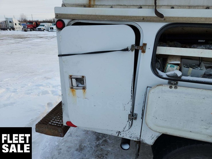 2006-ford-f550-image-30