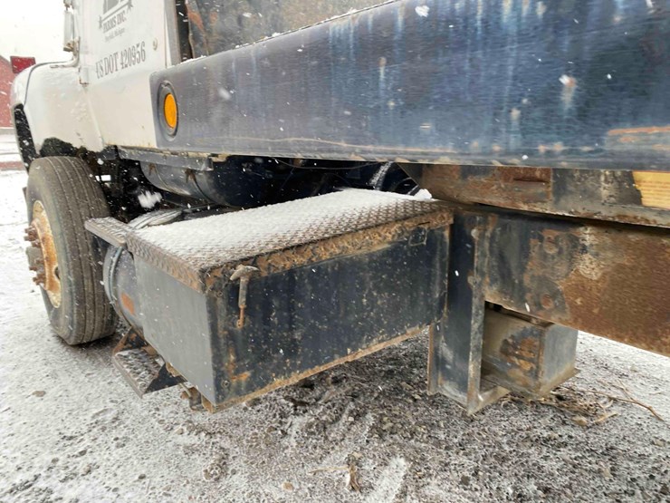 1983-ford-9000-image-35