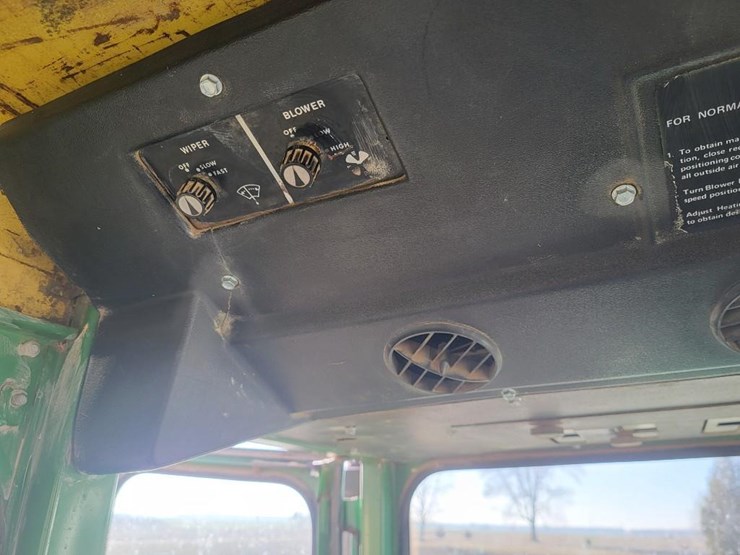 john-deere-7520-image-79