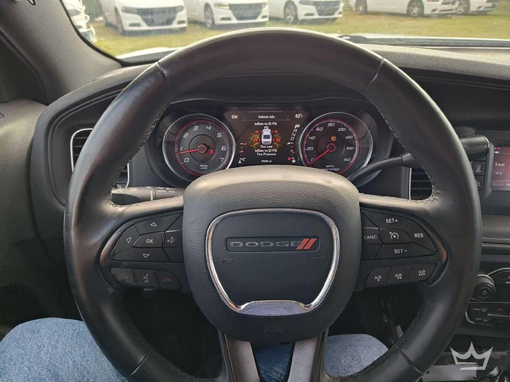 2017-dodge-charger-sedan-image-8