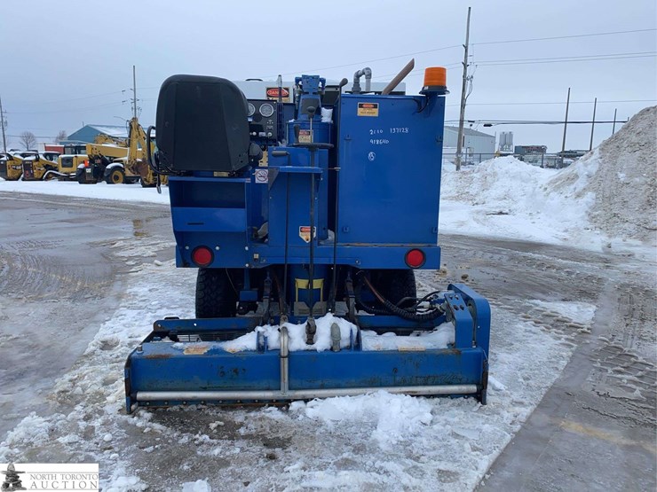 2010-zamboni-445-image-4