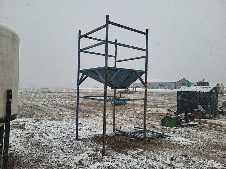 bagged-dry-fertilizer-frame-image-7