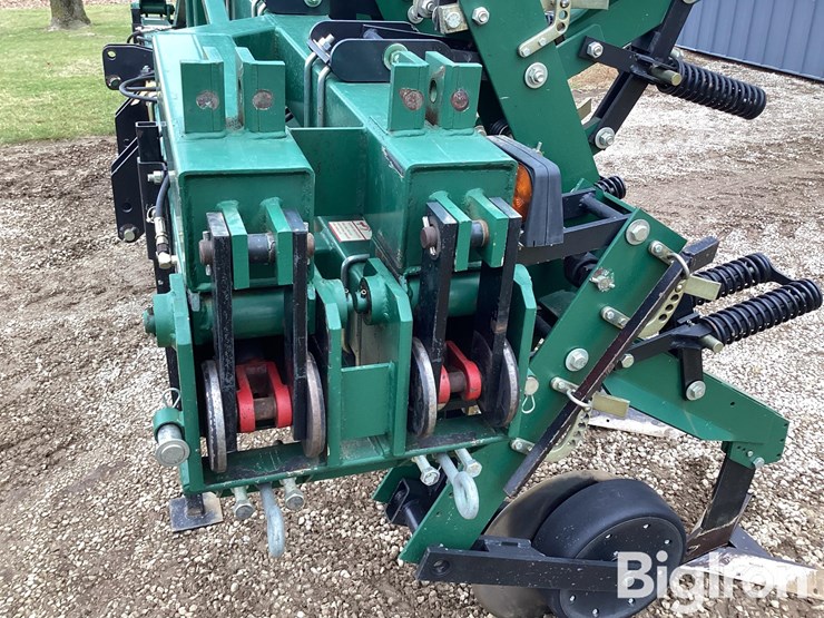 sukup-9000-16r30-cultivator-image-10