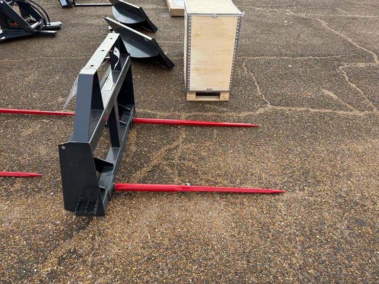 #7915-•-skid-steer-bale-spear-image-2