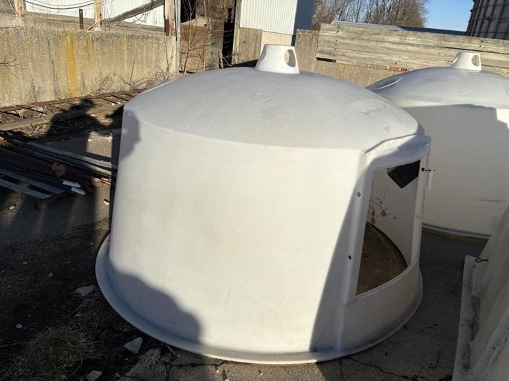 (2)-poly-dome-calf-huts-image-2