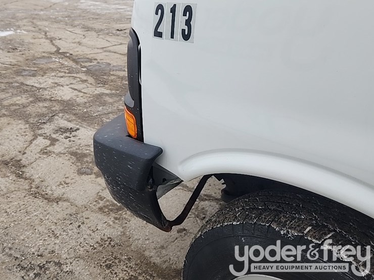 2011-gmc-savana-g2500-image-13