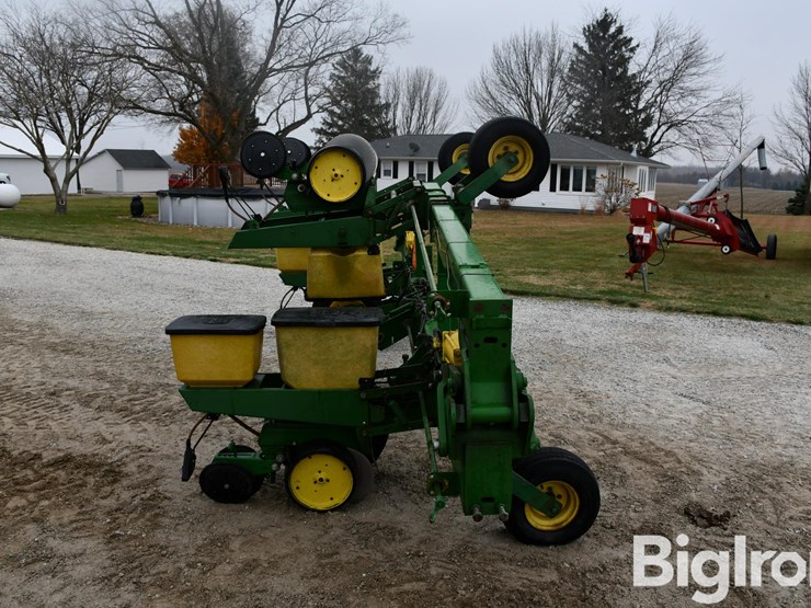 john-deere-male-row-4-0/4-1-planter-image-4