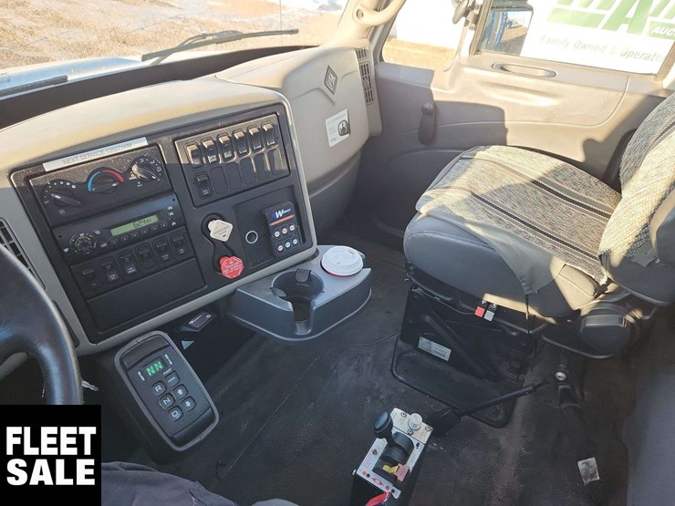 2009-international-durastar-4400-image-19