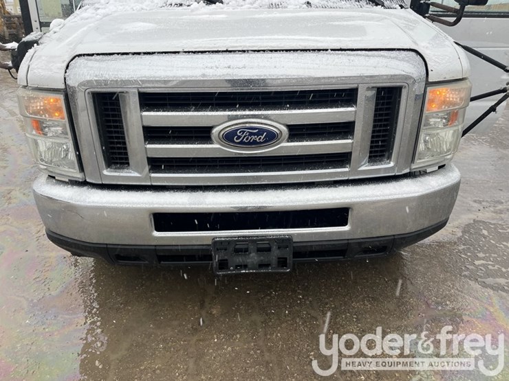2014-ford-e450-image-40
