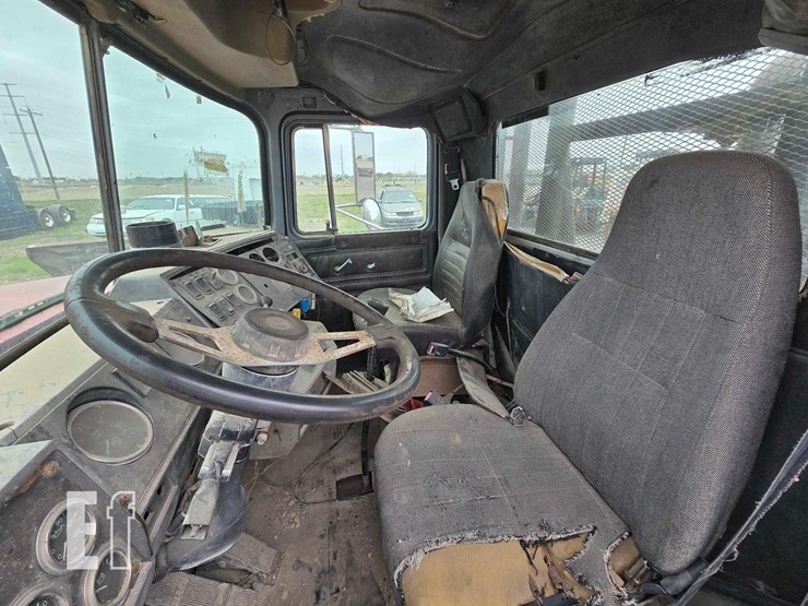 2003-mack-rd688s-image-9