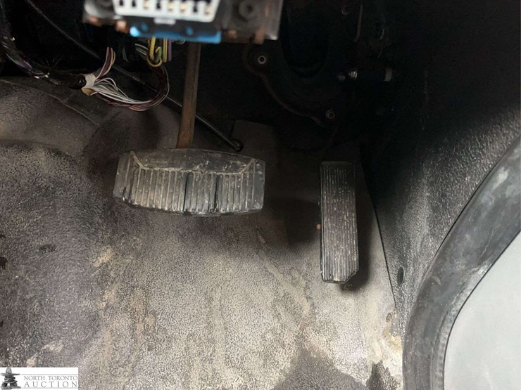 2009-ford-e-series-s/a-24-passenger-bus-image-23