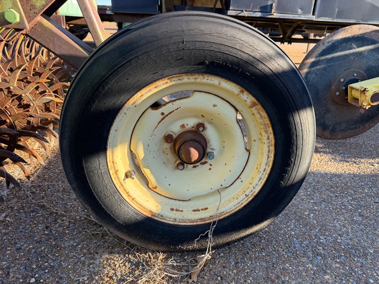 john-deere-400-image-5