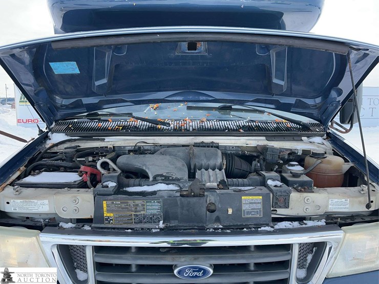 2005-ford-e-series-s/a-24-passenger-bus-image-13
