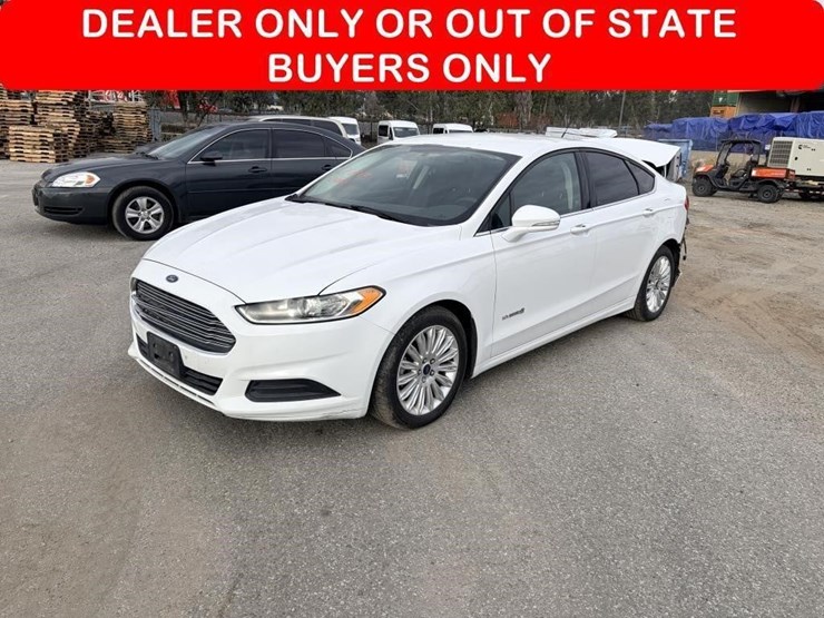 2015-ford-fusion-sedan-image-1