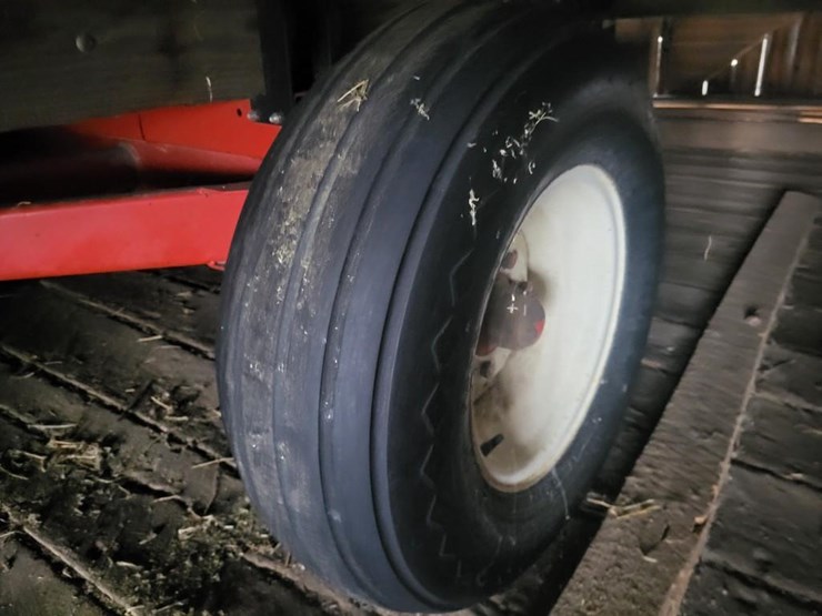 meyer-kicker-wagon-w/unverferth-rge10-running-gear---tag-#1113-image-15