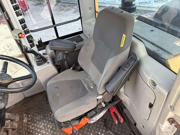 2020-volvo-l60h-image-39