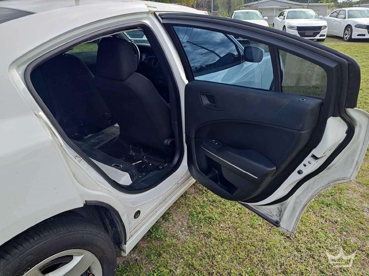 2017-dodge-charger-sedan-image-21