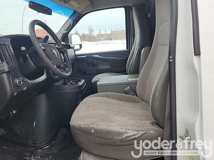 2011-gmc-savana-g2500-image-16