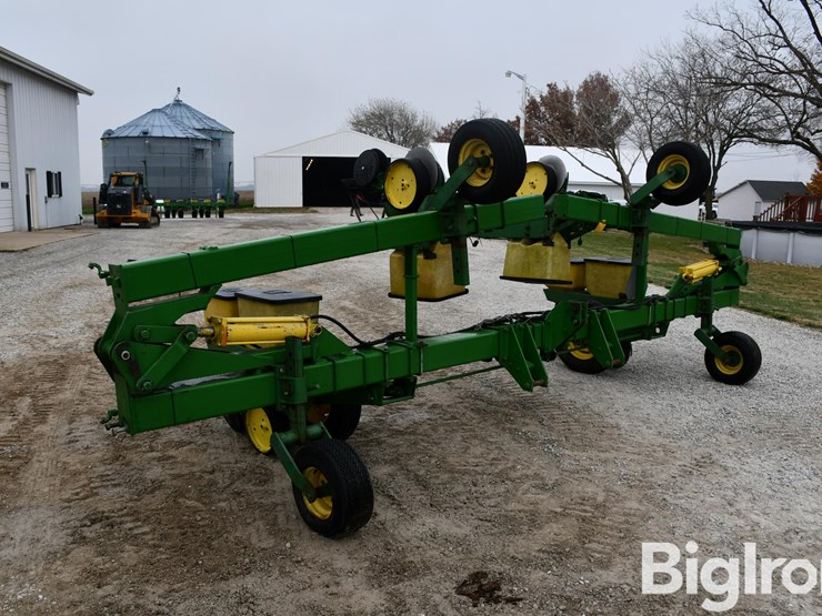 john-deere-male-row-4-0/4-1-planter-image-3