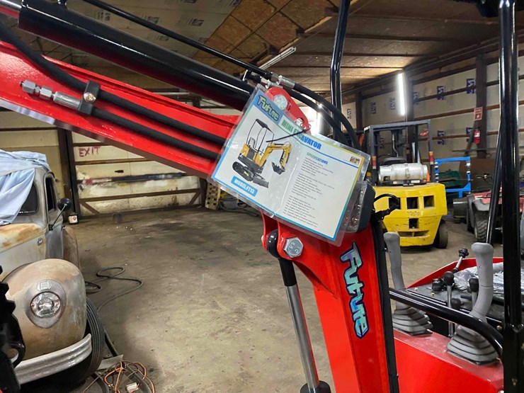 2025-future-ft13-mini-excavator-image-8