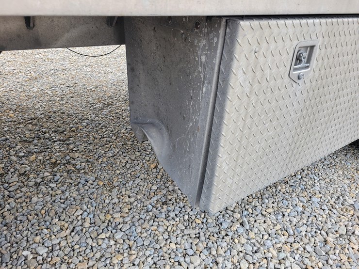 2005-wilson-livestock-trailer-image-5