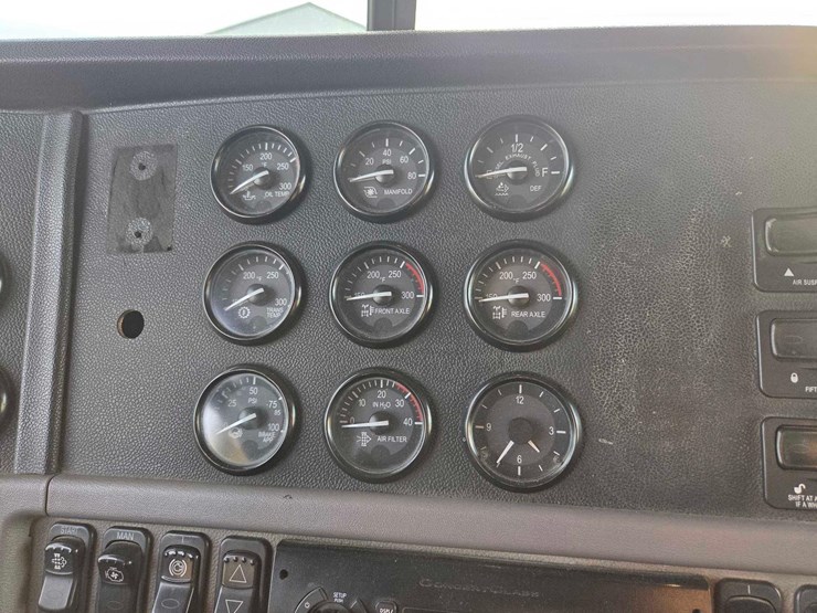 2013-peterbilt-388-image-64