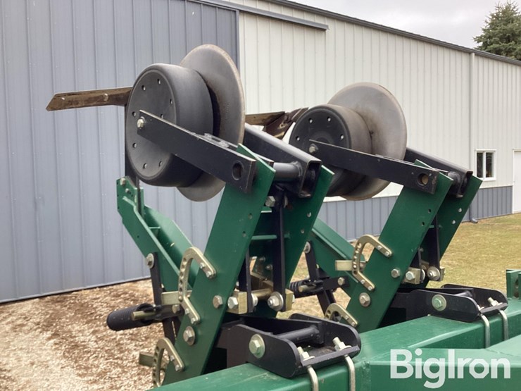 sukup-9000-16r30-cultivator-image-17