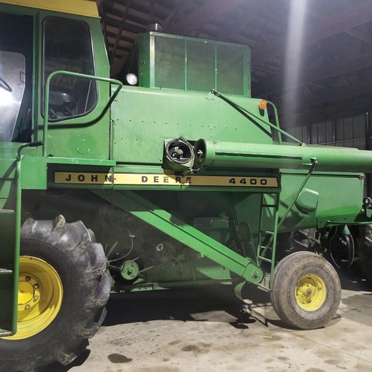 JOHN DEERE 4400