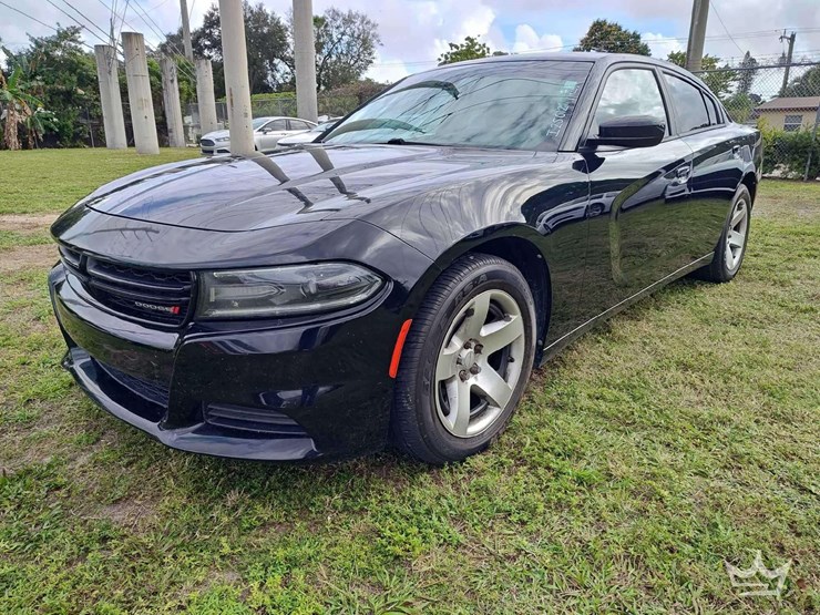2018-dodge-charger-sedan-image-1