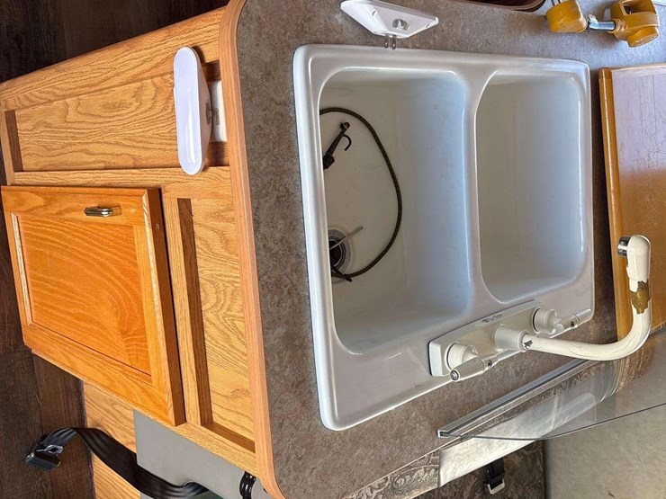 2004-ford-e450-image-53