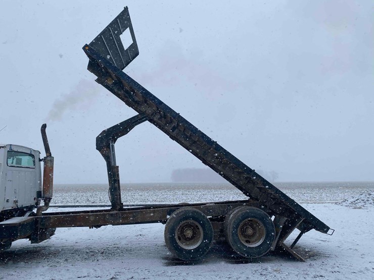 1983-ford-9000-image-38